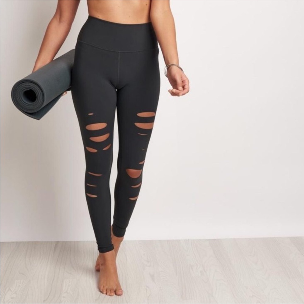 Alo Ripped Warrior Leggings Black size Small
